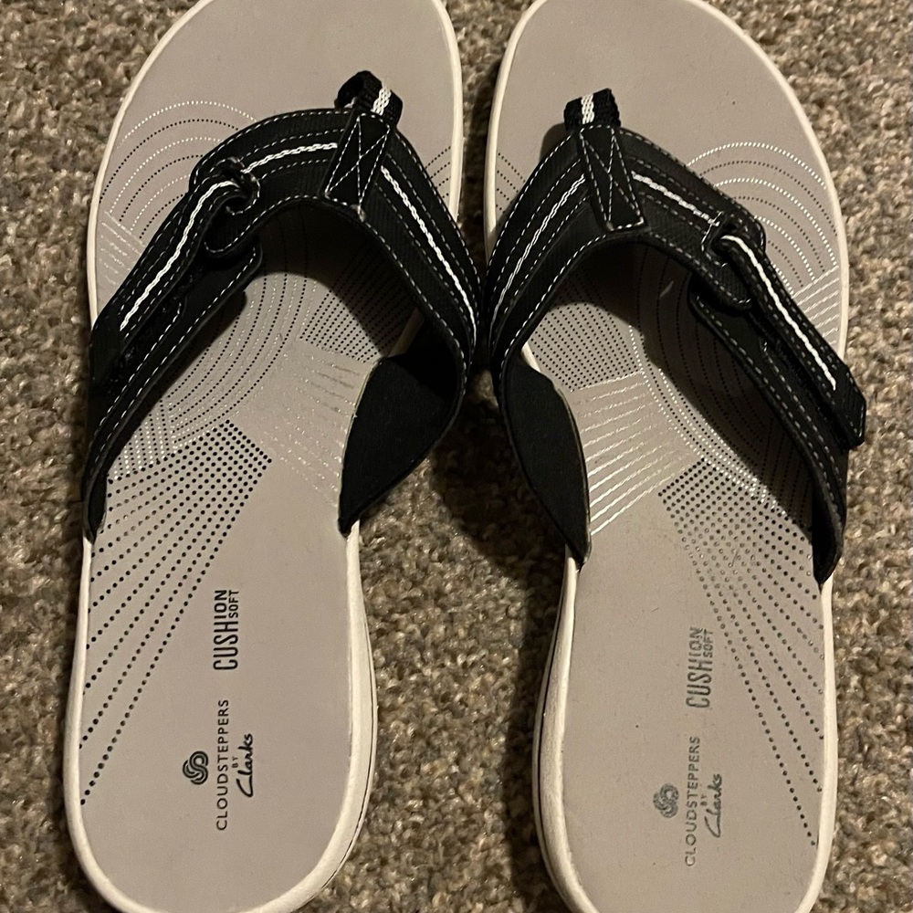 Cloudsteppers by Clarks Black and White Sandals size 9 NEW*